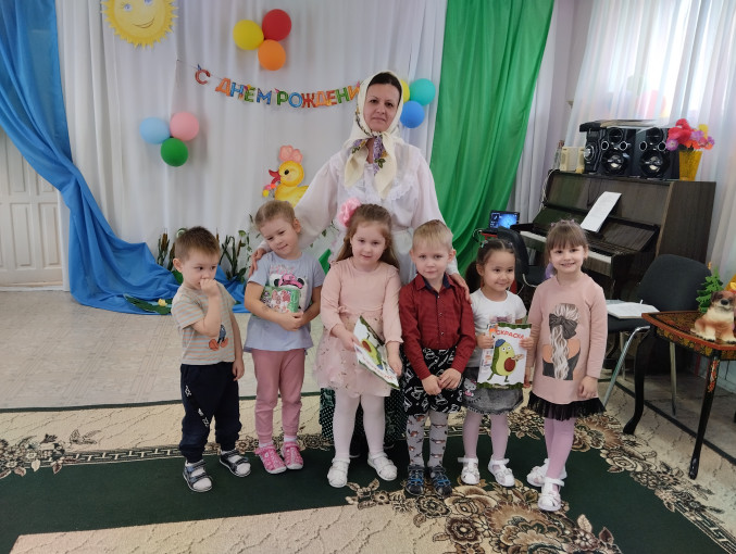 Детский сад «Звёздочка» отмечает День именинника в кругу друзей Детский сад «Звёздочка» отмечает День именинника в кругу друзей.